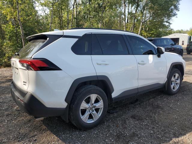2T3R1RFV8MC196770 - 2021 TOYOTA RAV4 XLE WHITE photo 3