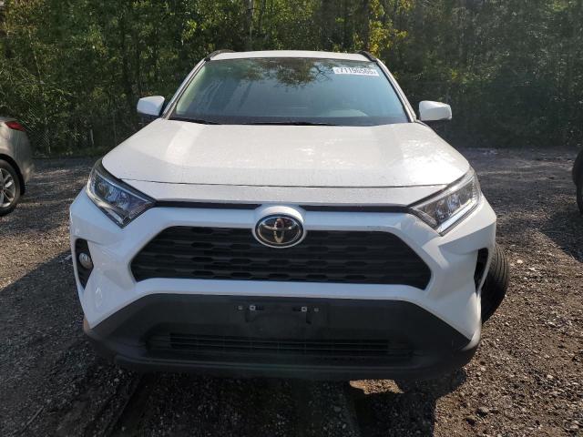 2T3R1RFV8MC196770 - 2021 TOYOTA RAV4 XLE WHITE photo 5