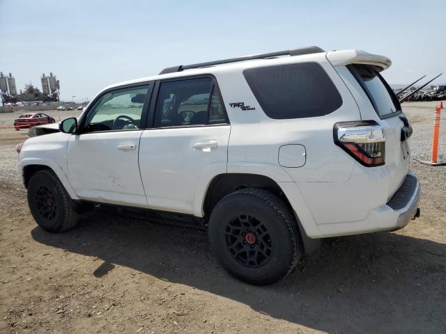 JTEPU5JR0N6006846 - 2022 TOYOTA 4RUNNER SR5/SR5 PREMIUM WHITE photo 2