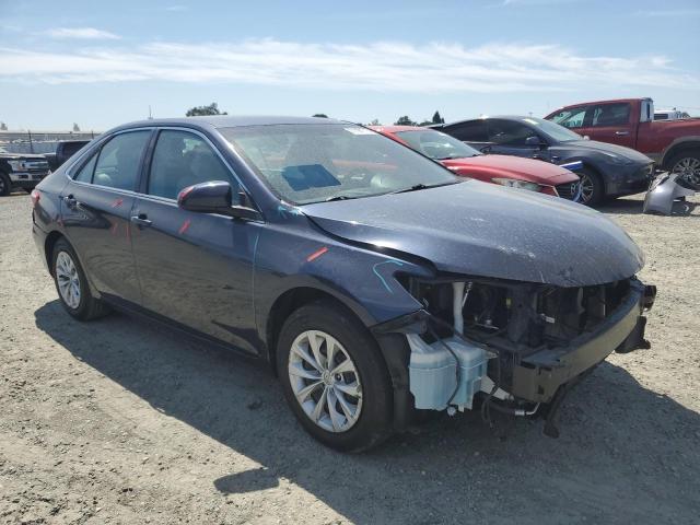 4T1BF1FK7HU678086 - 2017 TOYOTA CAMRY LE 蓝色 照片 4