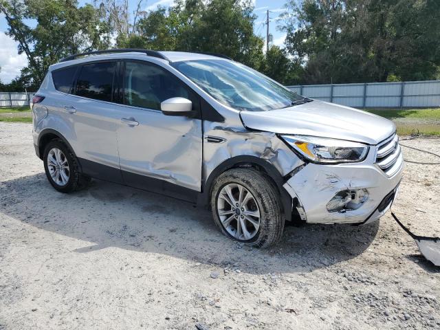 1FMCU0GD9JUB03921 - 2018 FORD ESCAPE SE Gümüş foto 4