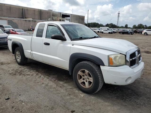 1D7HW42N56S704750 - 2006 DODGE DAKOTA SLT WHITE photo 4