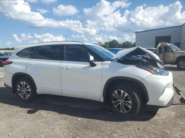 5TDGZRBHXMS126056 - 2021 TOYOTA HIGHLANDER XLE Biały zdjęcie 4