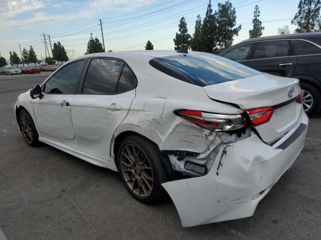 4T1G11AK2RU261276 - 2024 TOYOTA CAMRY SE NIGHT SHADE WHITE photo 2