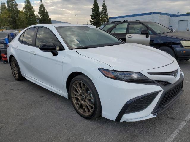 4T1G11AK2RU261276 - 2024 TOYOTA CAMRY SE NIGHT SHADE WHITE photo 4