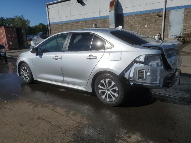 JTDEAMDE3N3009216 - 2022 TOYOTA COROLLA LE SILVER photo 2