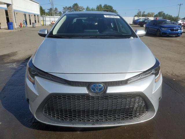 JTDEAMDE3N3009216 - 2022 TOYOTA COROLLA LE SILVER photo 5