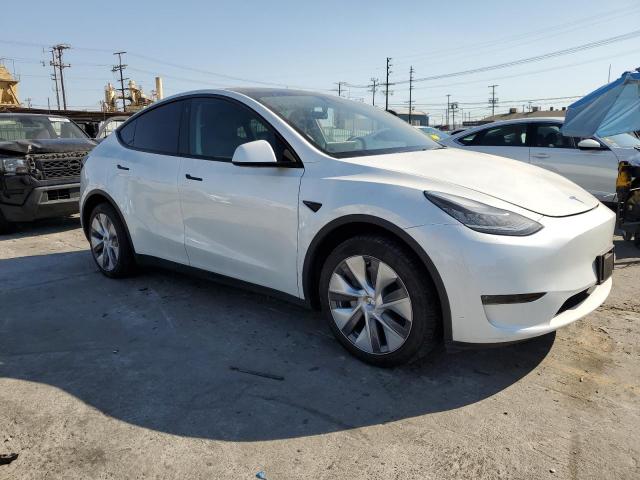 7SAYGDEE4PA060689 - 2023 TESLA MODEL Y WHITE photo 4