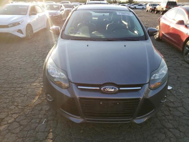 1FADP3N28EL170059 - 2014 FORD FOCUS TITANIUM GRAY photo 5