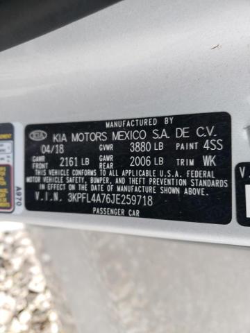 3KPFL4A76JE259718 - 2018 KIA FORTE LX SILVER photo 13