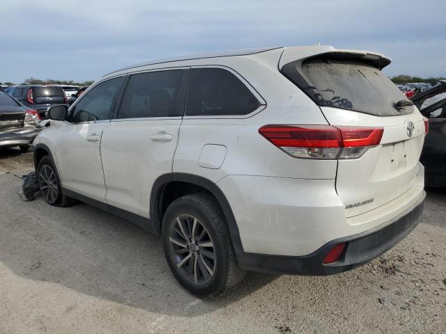 5TDKZRFH2KS553930 - 2019 TOYOTA HIGHLANDER SE WHITE photo 2