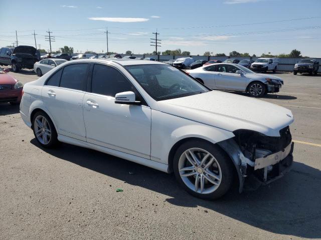 WDDGF8ABXDG019945 - 2013 MERCEDES-BENZ C 300 4MATIC WHITE photo 4