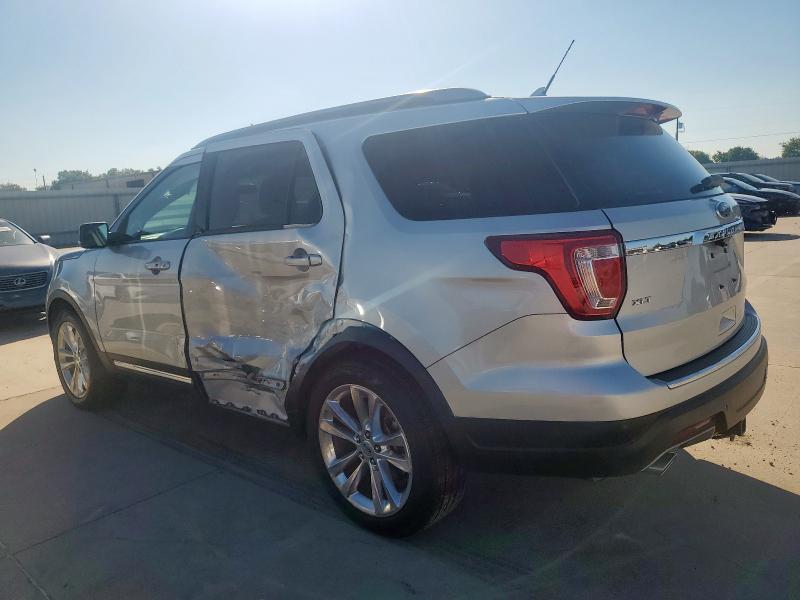 1FM5K7D84JGC54291 - 2018 FORD EXPLORER XLT Silber Foto 2
