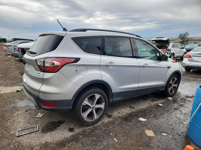 1FMCU0HD3JUA22668 - 2018 FORD ESCAPE SEL ვერცხლისფერი ფოტო 3