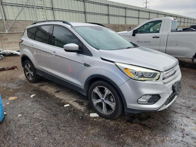 1FMCU0HD3JUA22668 - 2018 FORD ESCAPE SEL ვერცხლისფერი ფოტო 4