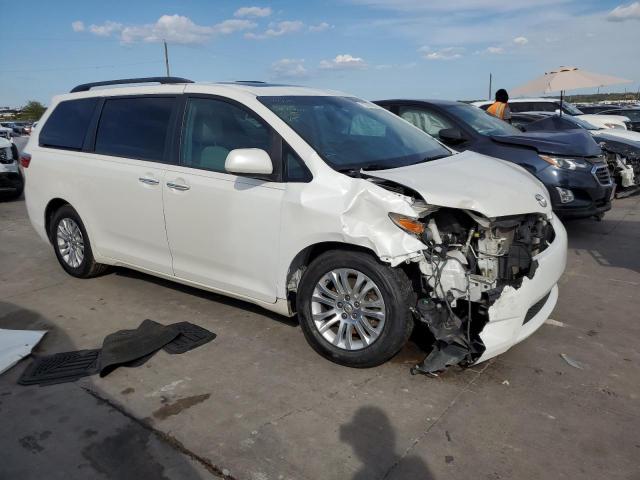 5TDYZ3DC6HS851288 - 2017 TOYOTA SIENNA XLE WHITE photo 4