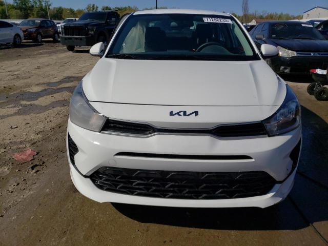 3KPA24AD6NE456879 - 2022 KIA RIO LX WHITE photo 5