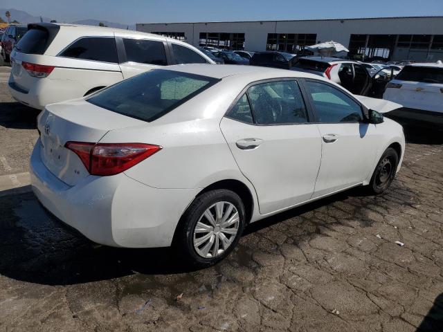 5YFBURHE2JP792659 - 2018 TOYOTA COROLLA L WHITE photo 3