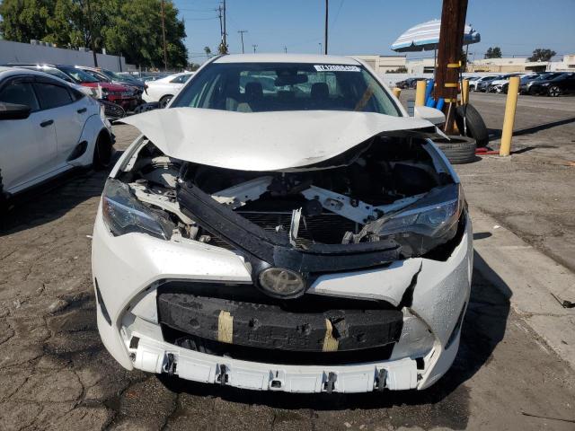5YFBURHE2JP792659 - 2018 TOYOTA COROLLA L WHITE photo 5