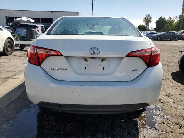 5YFBURHE2JP792659 - 2018 TOYOTA COROLLA L WHITE photo 6