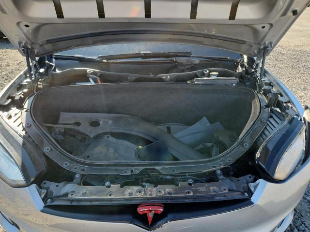 5YJXCDE2XJF116686 - 2018 TESLA MODEL X SILVER photo 11