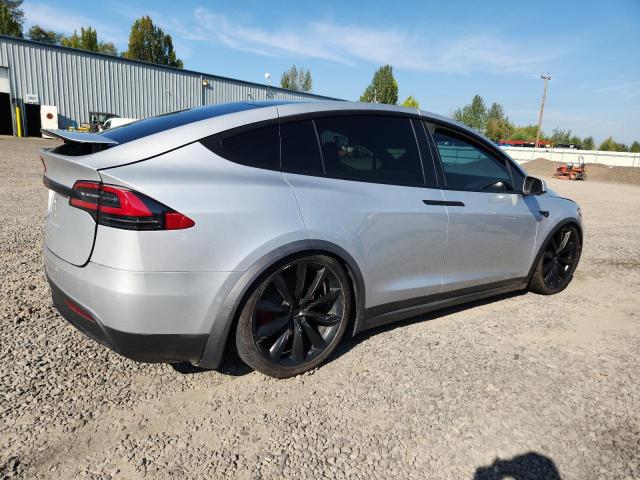 5YJXCDE2XJF116686 - 2018 TESLA MODEL X SILVER photo 3