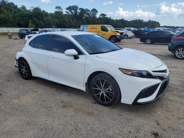 4T1G11AK1RU260216 - 2024 TOYOTA CAMRY SE NIGHT SHADE WHITE photo 4