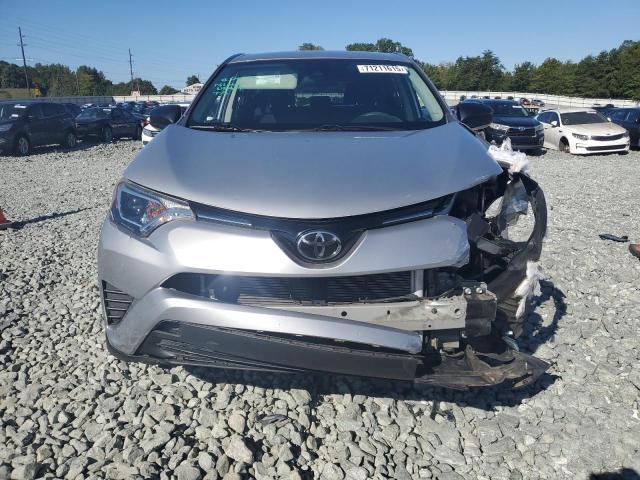 2T3ZFREV0HW384982 - 2017 TOYOTA RAV4 LE Күміс фото 5