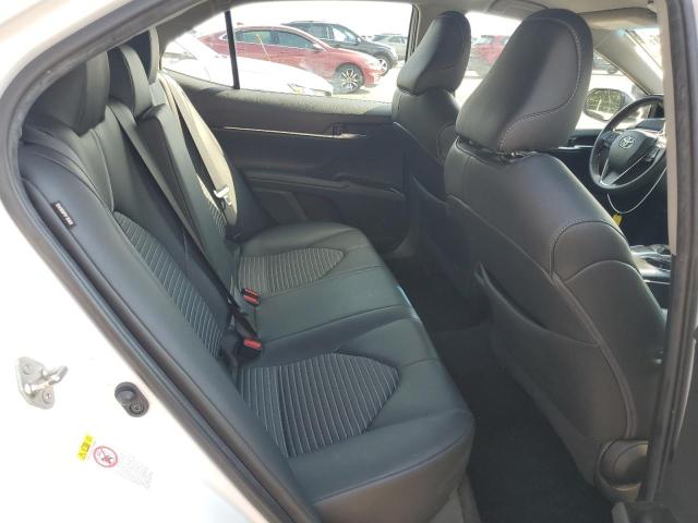 4T1B11HK7JU057948 - 2018 TOYOTA CAMRY L WHITE photo 10