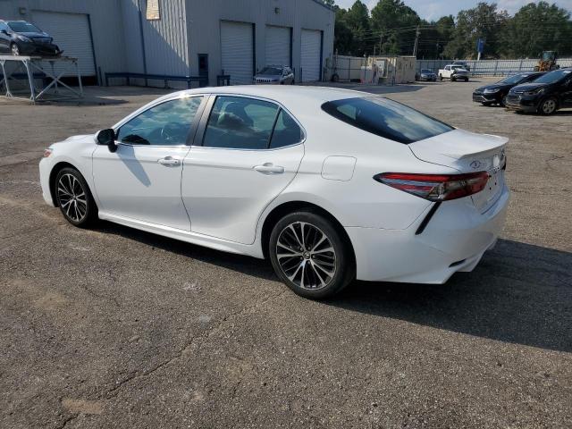 4T1B11HK7JU057948 - 2018 TOYOTA CAMRY L WHITE photo 2