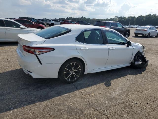 4T1B11HK7JU057948 - 2018 TOYOTA CAMRY L WHITE photo 3