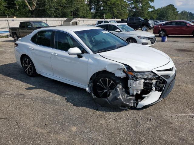 4T1B11HK7JU057948 - 2018 TOYOTA CAMRY L WHITE photo 4