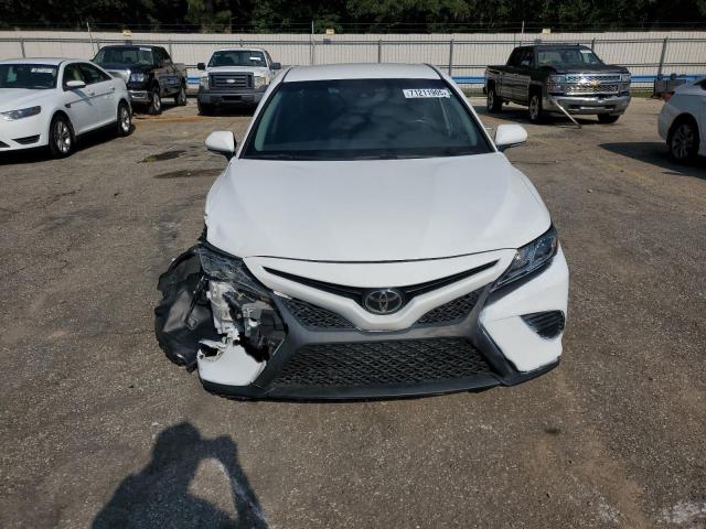 4T1B11HK7JU057948 - 2018 TOYOTA CAMRY L WHITE photo 5