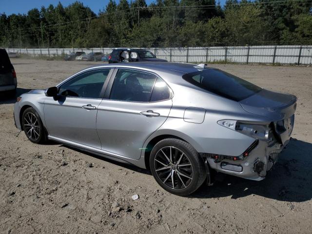 4T1S11BK4MU046287 - 2021 TOYOTA CAMRY SE SILVER photo 2