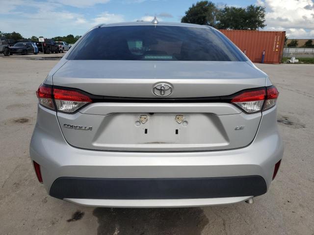 5YFEPMAE9MP269290 - 2021 TOYOTA COROLLA LE 银色 照片 6