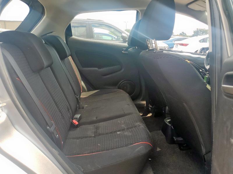 JM1DE1LZ2D0163144 - 2013 MAZDA MAZDA2 SILVER photo 11