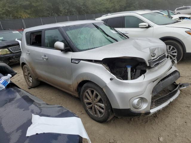 KNDJP3A50J7511387 - 2018 KIA SOUL + SILVER photo 4