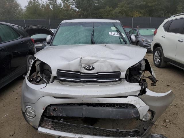 KNDJP3A50J7511387 - 2018 KIA SOUL + SILVER photo 5