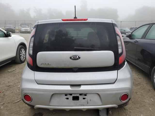 KNDJP3A50J7511387 - 2018 KIA SOUL + SILVER photo 6