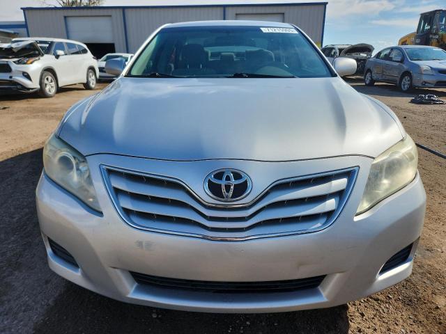 4T4BF3EK7BR179864 - 2011 TOYOTA CAMRY BASE فضي صورة 5