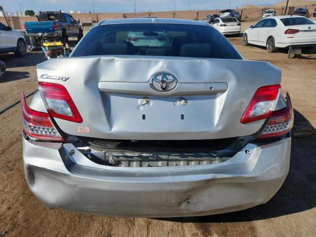 4T4BF3EK7BR179864 - 2011 TOYOTA CAMRY BASE فضي صورة 6