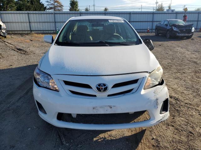 2T1BU4EE9CC757935 - 2012 TOYOTA COROLLA BASE Biały zdjęcie 5