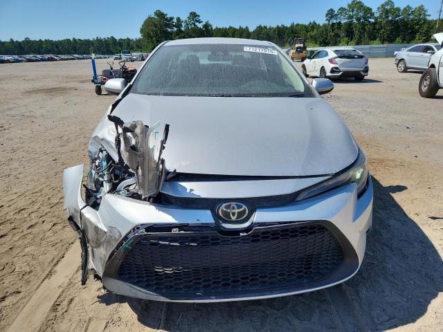 5YFEPMAE1MP182628 - 2021 TOYOTA COROLLA LE 银色 照片 5