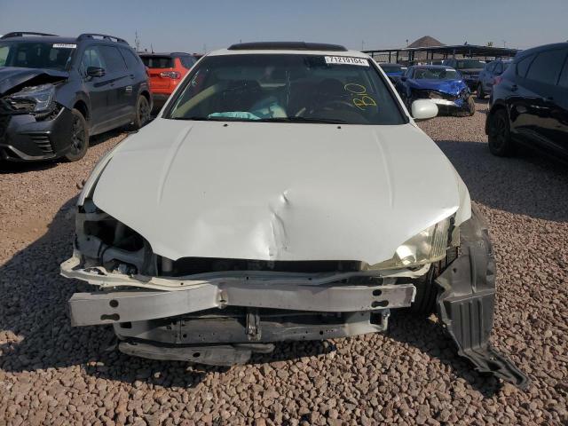 JN1CA31D71T827204 - 2001 NISSAN MAXIMA GXE WHITE photo 5