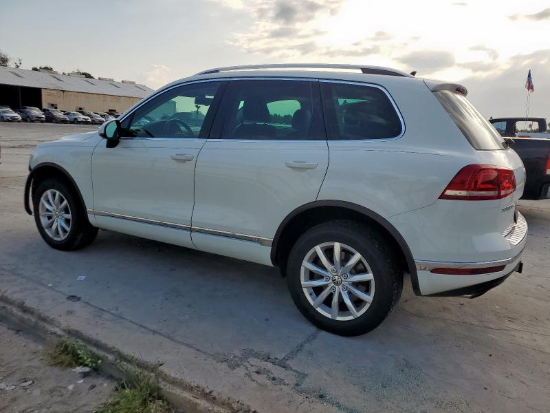 WVGEF9BP0FD005389 - 2015 VOLKSWAGEN TOUAREG V6 WHITE photo 2