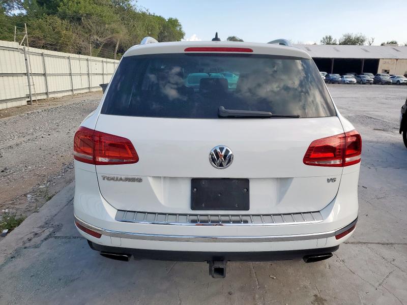 WVGEF9BP0FD005389 - 2015 VOLKSWAGEN TOUAREG V6 WHITE photo 6