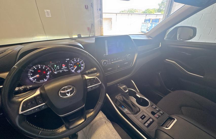 5TDKDRBH1PS005722 - 2023 TOYOTA HIGHLANDER L WHITE photo 9
