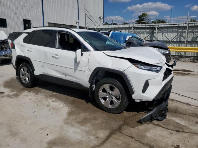 2T3P1RFV3PC339670 - 2023 TOYOTA RAV4 XLE 白色 照片 4