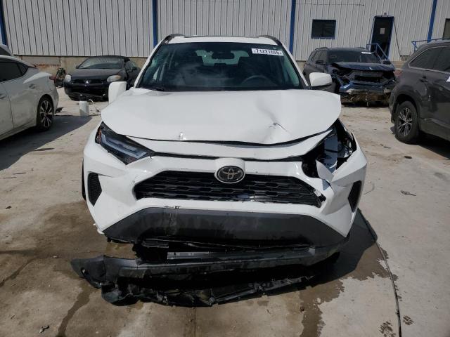 2T3P1RFV3PC339670 - 2023 TOYOTA RAV4 XLE 白色 照片 5