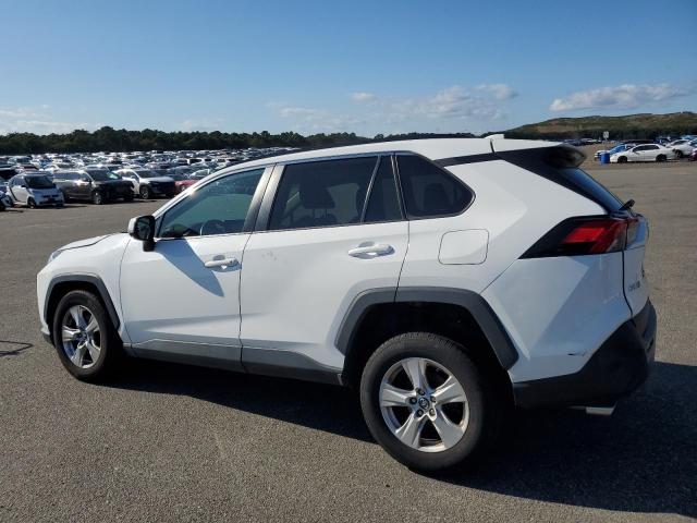 2T3P1RFV7KW003835 - 2019 TOYOTA RAV4 XLE WHITE photo 2